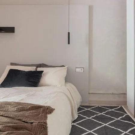 Pipa - Charming One Bedroom With Balcony Apartment *